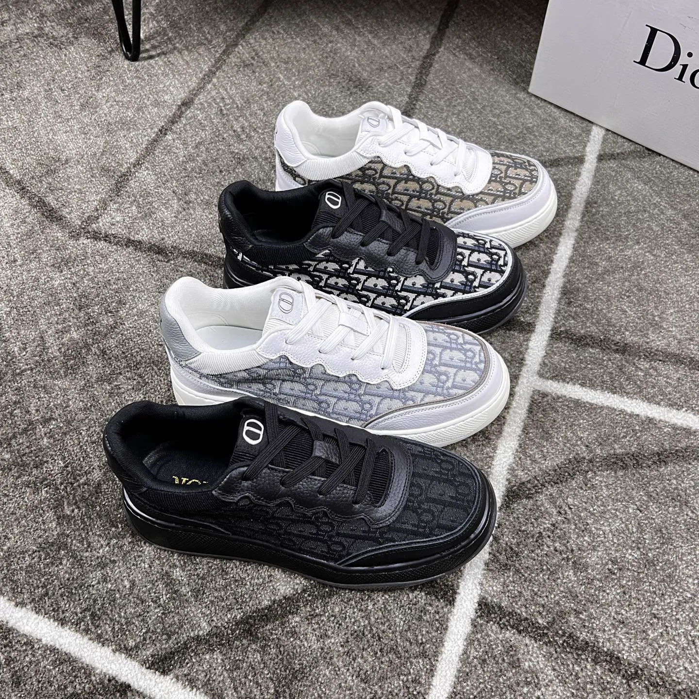 Factory price: 420💰Dior's new casual men's shoes👉 👉 Fashionable and versatile, 💞 simple and elegant style, 🔊 The fabric is made of imported cowhide with original fabric, ☑️Sheepskin feet inside, original wear-resistant rubber outsole, exclusive new style, actual shot, four colors available, code number: 38-44, (45 can be customized)